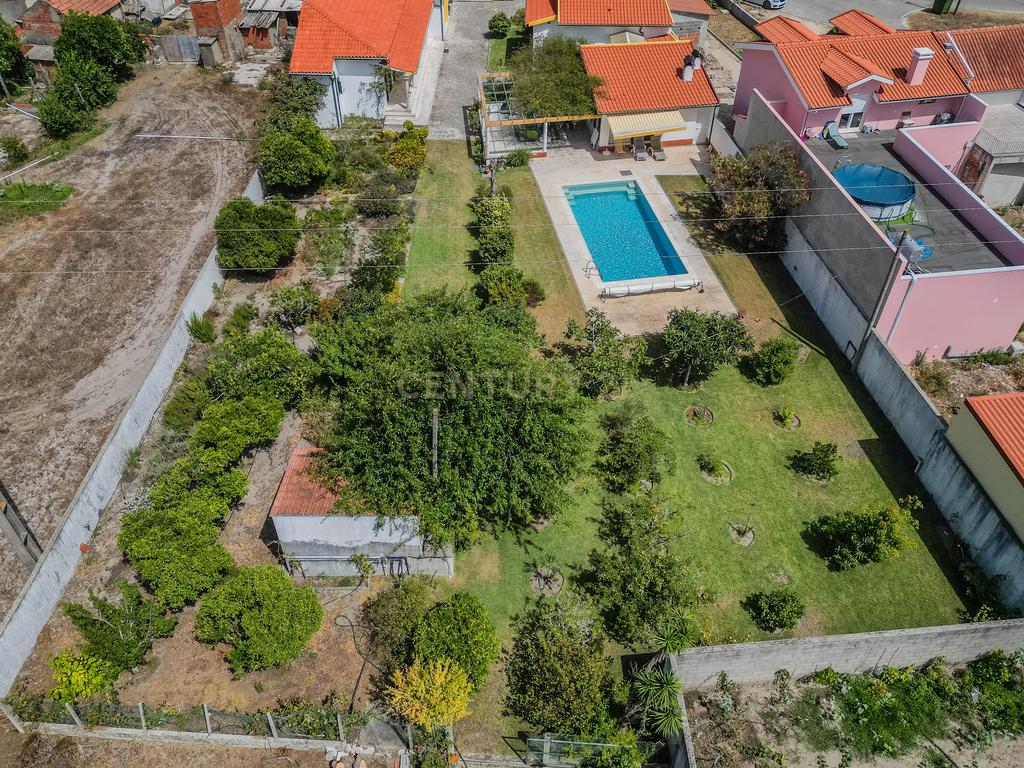 Moradia térrea T3+T0 com piscina, garagem e terreno com 2.257 m², no Ervedal, em Quiaios - Image 78