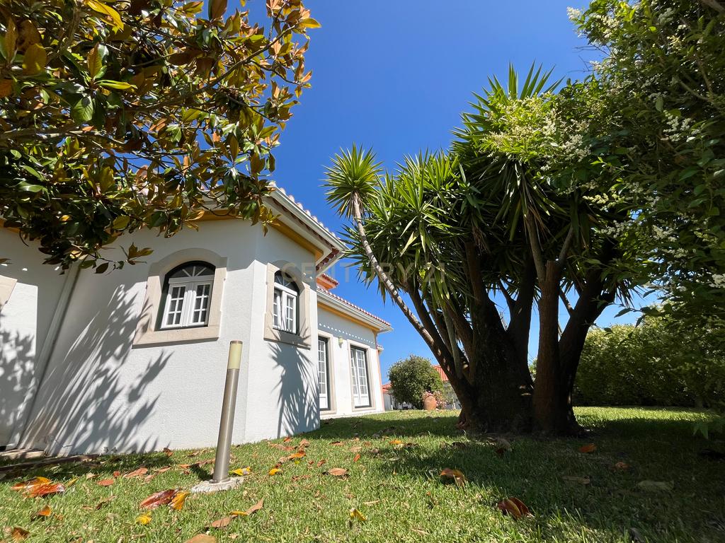 Moradia com 5 quartos em Vale Covo, Bombarral, com jardim, piscina, barbecue, adega e várias zonas de lazer - Image 5