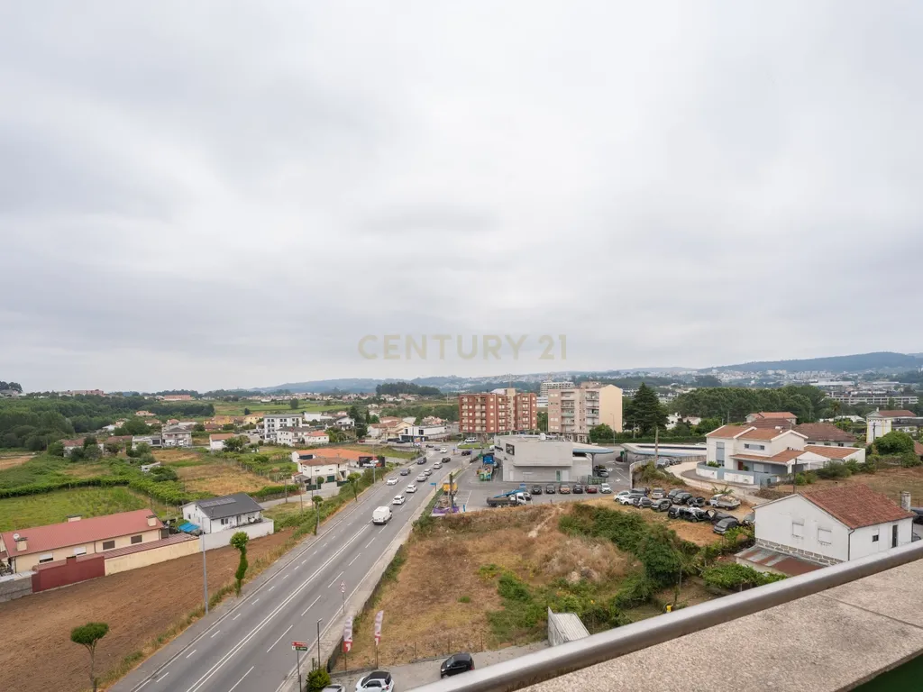 Penthouse Exclusiva T5 – Luxo, Conforto e Espaço em Pleno Coração da Cidade - Image 5