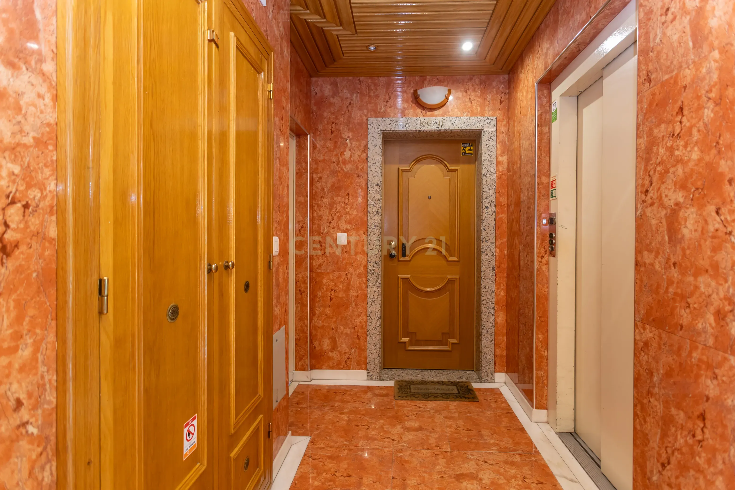 Fotografia 7 de Apartamento Duplex em Santo António da Caparica com 6 assoalhadas
