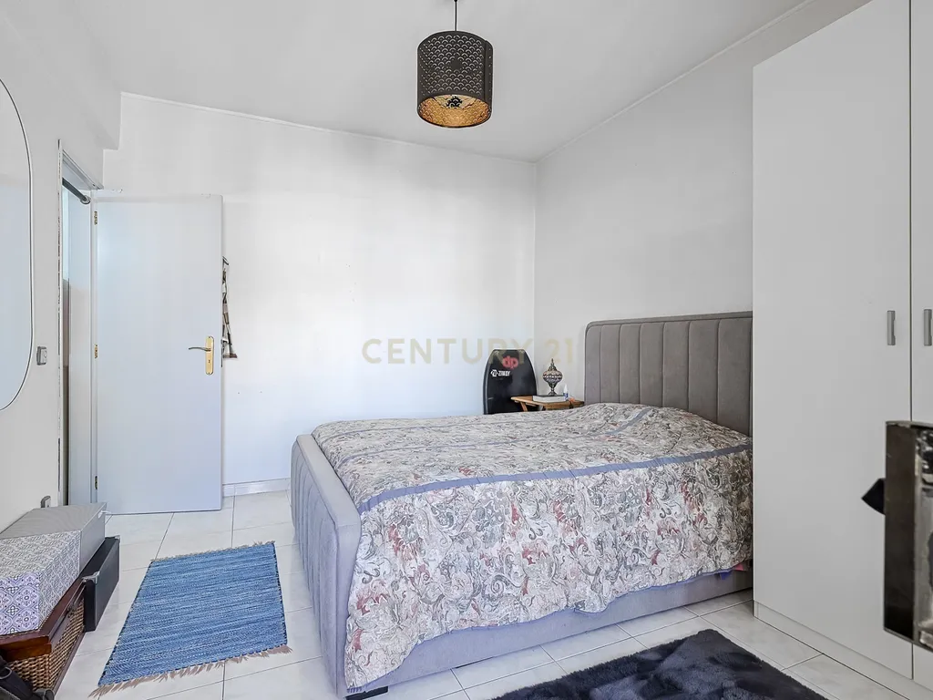 Apartamento T3 em Amora, Seixal - Image 12