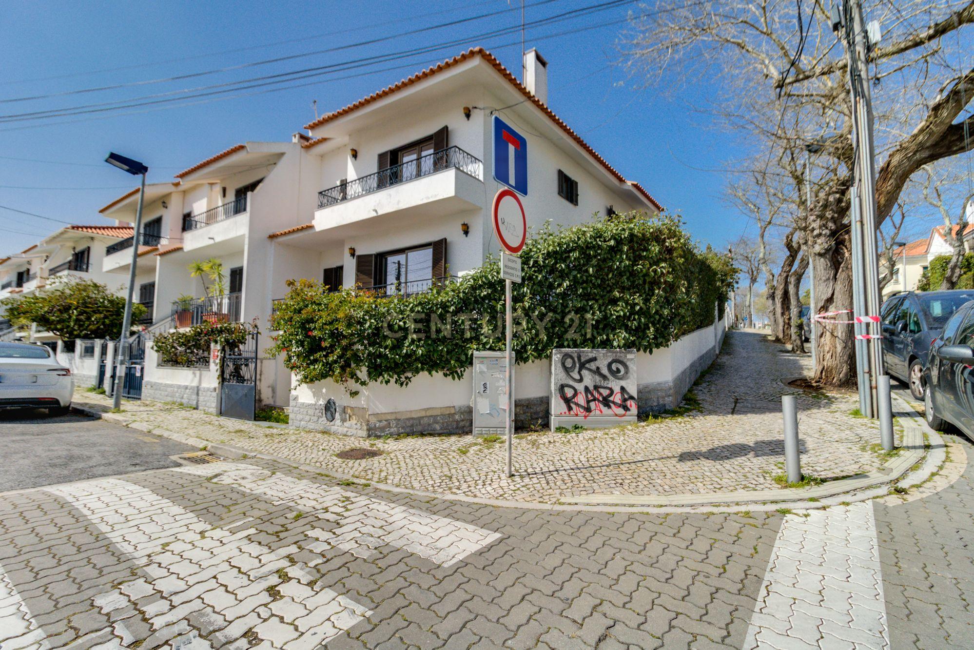 Moradia T4, Praia Santo Amaro de Oeiras e Estação de Comboios - Image 5