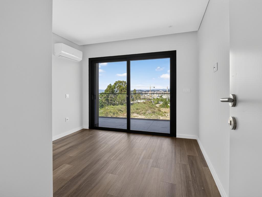 T3 Novo em Ferreiros, Braga | Suíte e 2 Quartos com Closet e Varanda Panorâmica - Image 12