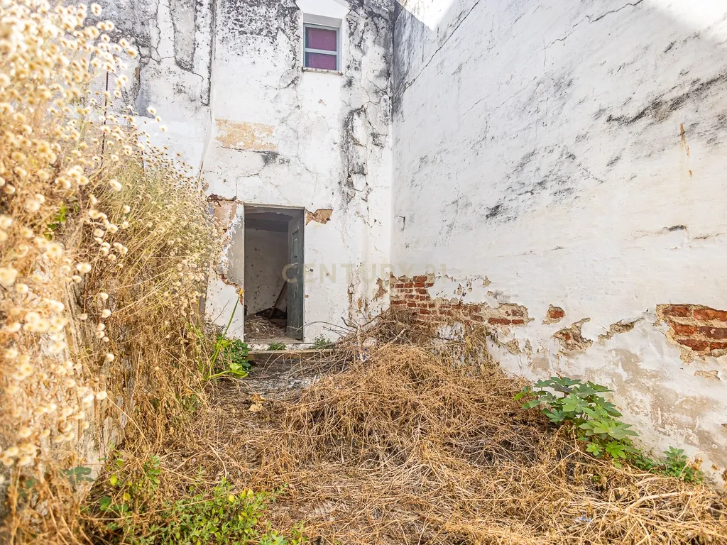 APARTAMENTO T2+1 COM 2 LOGRADOUROS NO CORAÇÃO DE BORBA - Image 23