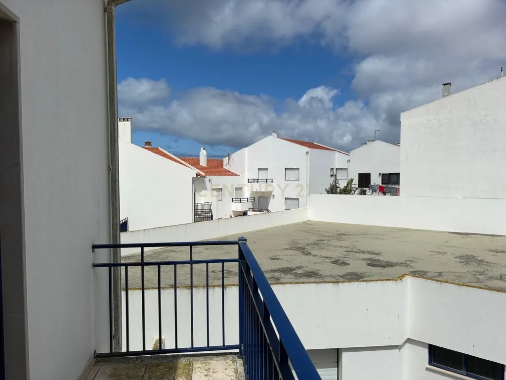 Moradia T2 + 1 em Peniche com sotão - Image 4