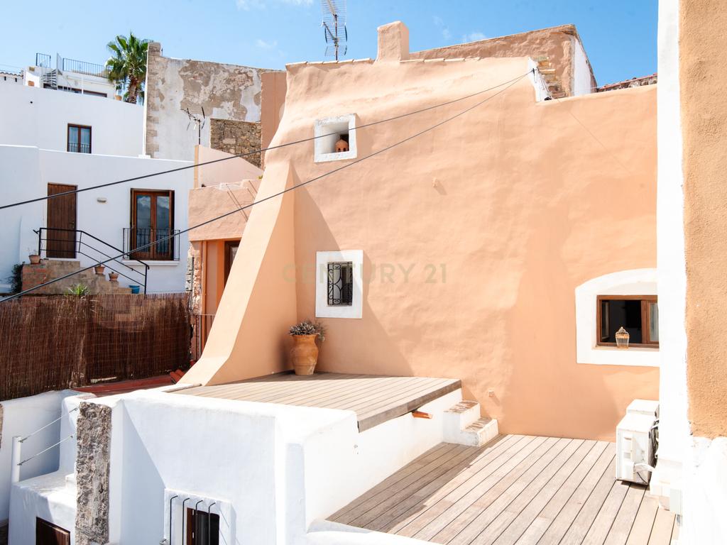 À venda: Casa histórica com grande potencial em Dalt Vila – Ibiza - Image 25