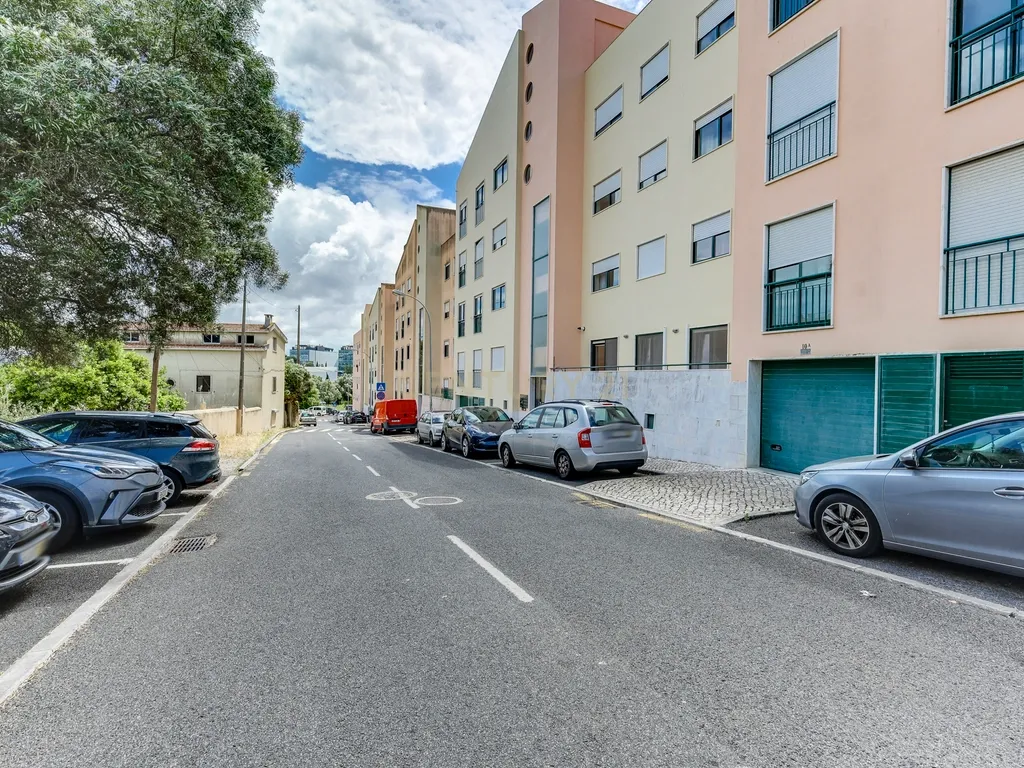 Apartamento T3 com box para arrendamento em Carnaxide - Image 30