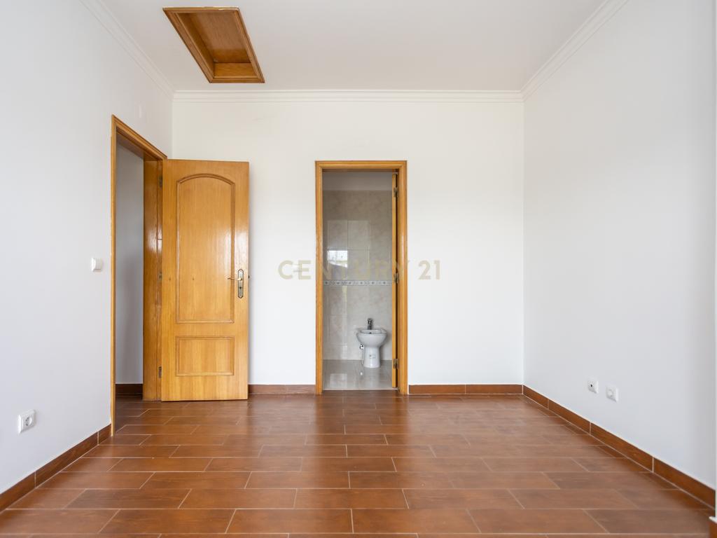 Moradia de 6 assoalhadas em lote de 500 m2 - Image 33