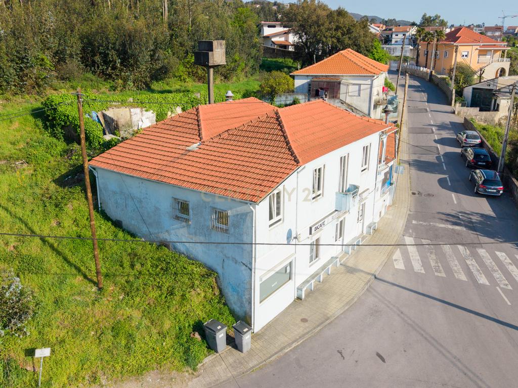 Moradia T3 com Espaço Comercial | São Pedro da Cova (Adega Azul) - Image 42