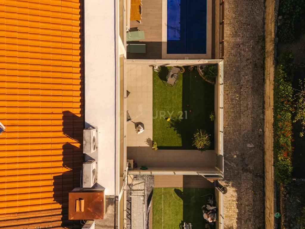 Moradia T4 com 255 m², Suíte Generosa, Jardim e Garagem para 3+ Viaturas | Astromil, Paredes - Image 63
