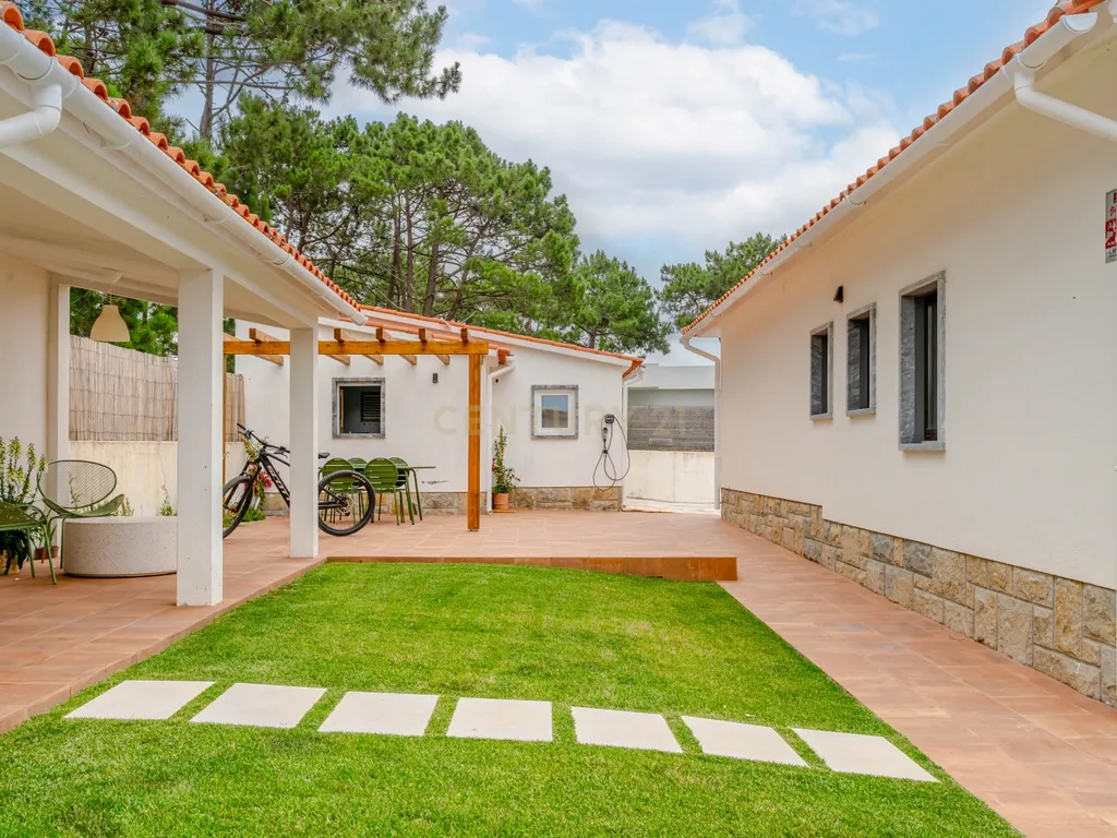 Viver com Elegância entre o Litoral e a Cidade – Uma Casa Sustentável em Colares, Portugal - Image 13