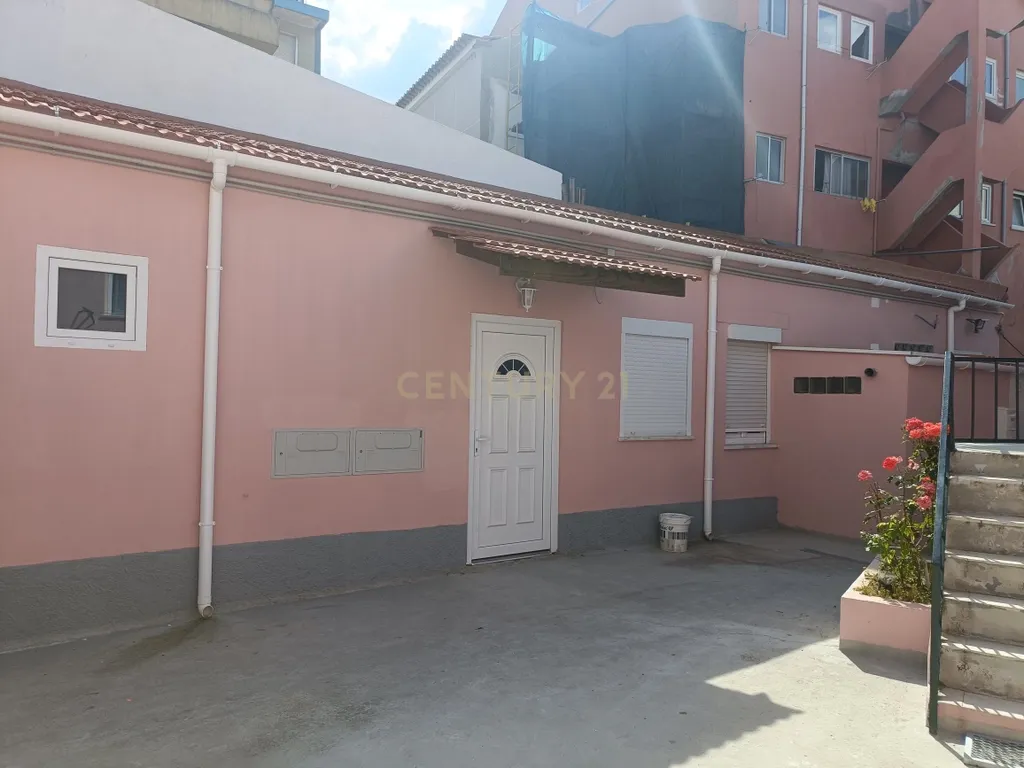 Prédio - Vila Irene - Sacavém - 12 Apartamentos - Image 26
