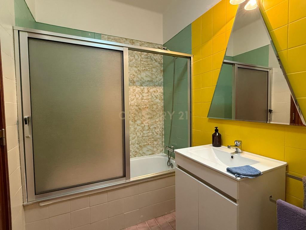 Apartamento T2 com varanda e elevador na Figueira da Foz - Image 15
