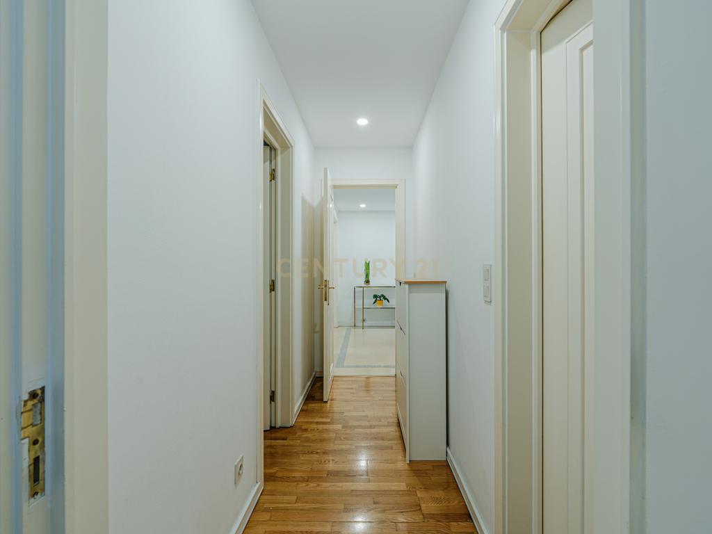 Apartamento T2 em Nova Campolide com Estacionamento - Image 20
