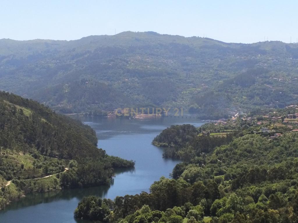 Magnífica Propriedade com 3 Apartamentos no Gerês ,Vista Rio  - Image 3