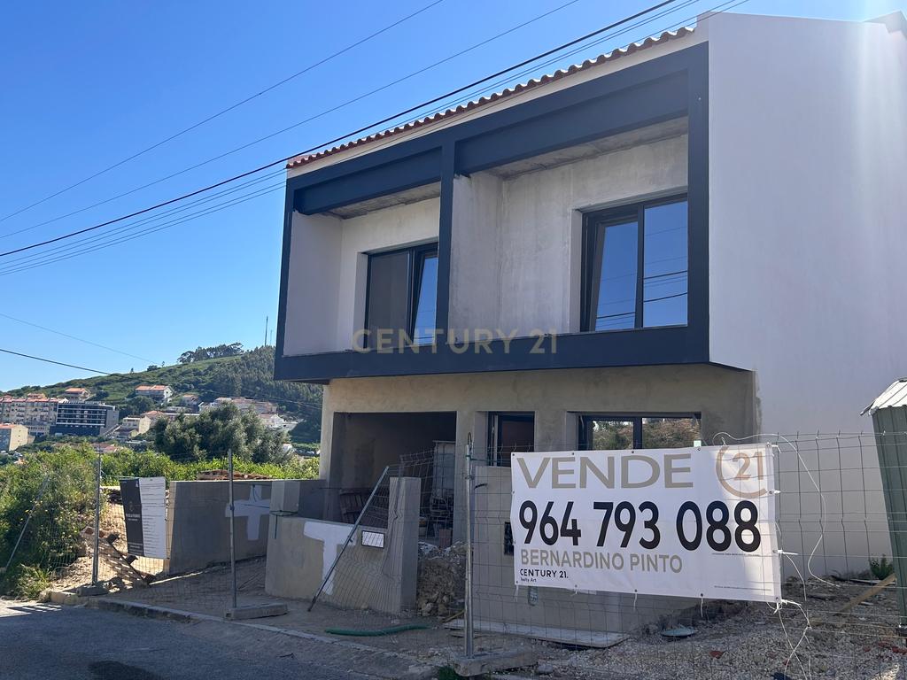 Moradia Nova em Construção no Bairro do Girassol - Image 1