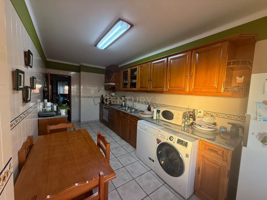 Apartamento T2 com possiblidade de T4, Entroncamento - Image 1