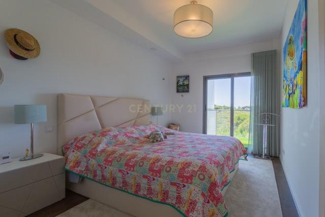 Luxuoso apartamento T3 duplex com Vista Panorâmica em Quinta de Santa Teresa, Charneca de caparica - Image 12