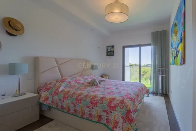 Luxuoso apartamento T3 duplex com Vista Panorâmica em Quinta de Santa Teresa, Charneca de caparica - Image 12