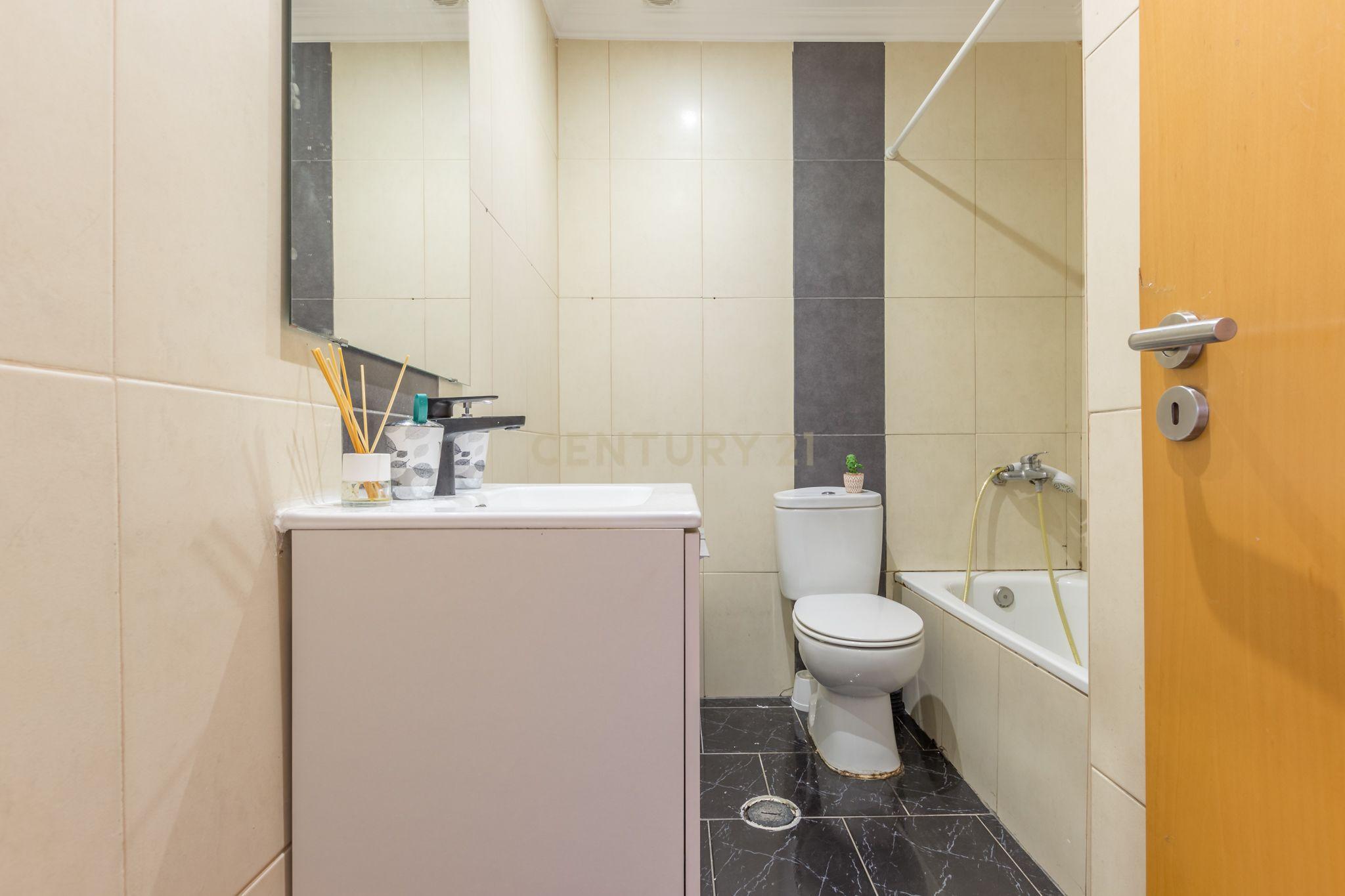 Apartamento T3 Av. Bocage no Barreiro - Image 9