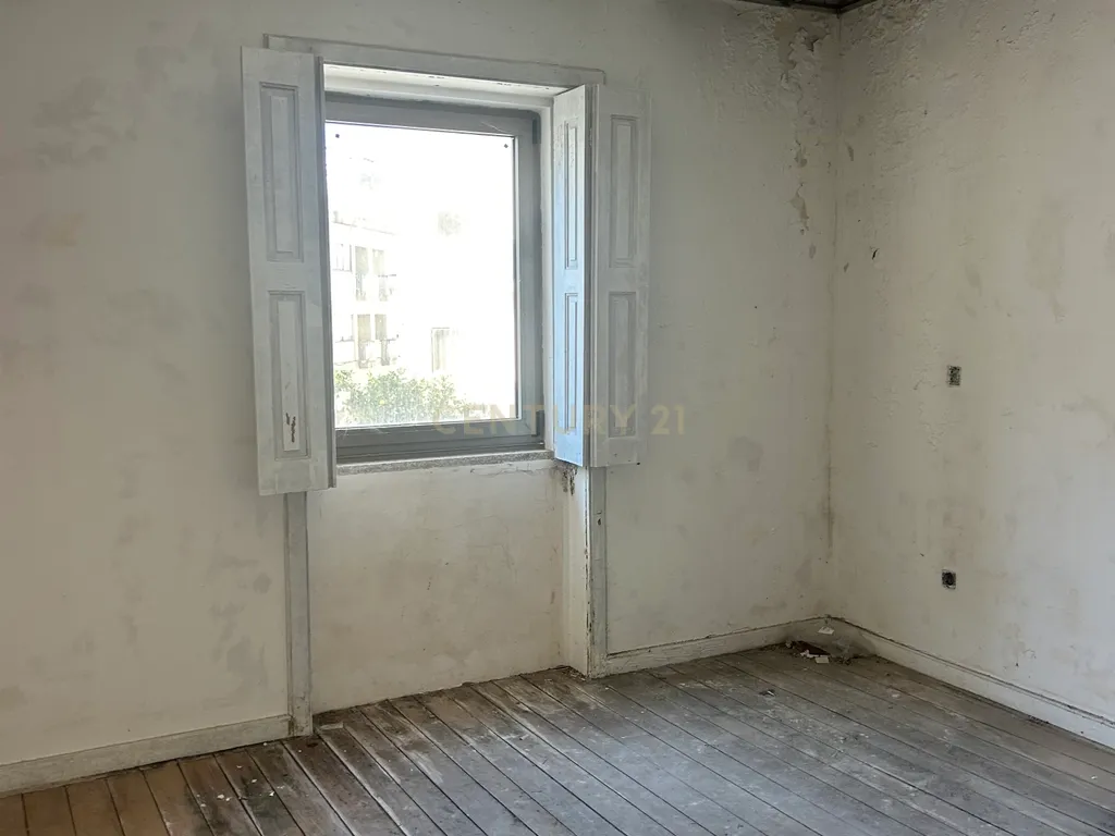 🔥 Moradia para Reabilitação no Porto | Estudo para 7/8 Apartamentos | Excelente Investimento - Image 31