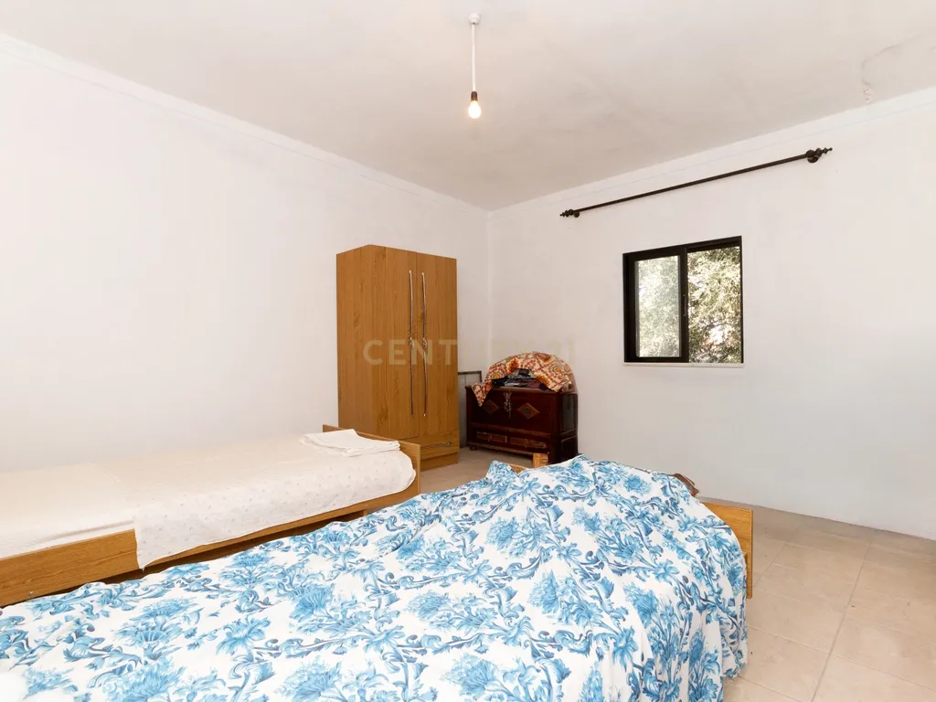 Moradia com 3 Quartos, Quintal e Garagem em Santana da Serra - Image 10