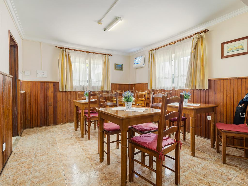 Moradia com Residência Sénior em Pleno Funcionamento à Venda - Image 6