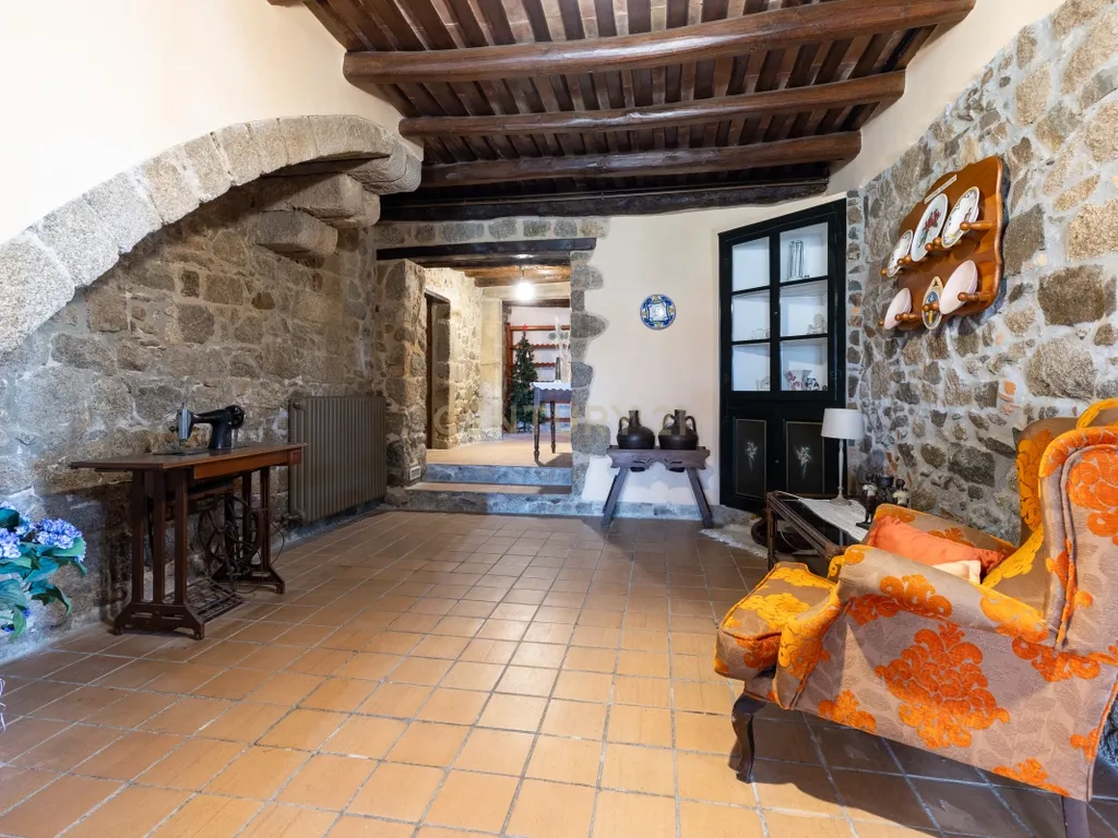 MASIA CATALANA EN VENDA A LLAGOSTERA – MÉS DE 7 HECTÀREES DE TERRENY, LLICÈNCIA TURÍSTICA, PISCINA I CAMP DE FUTBOL - Image 55
