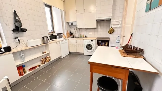 Venda de apartamento T1 no coração de Lisboa - Image 16