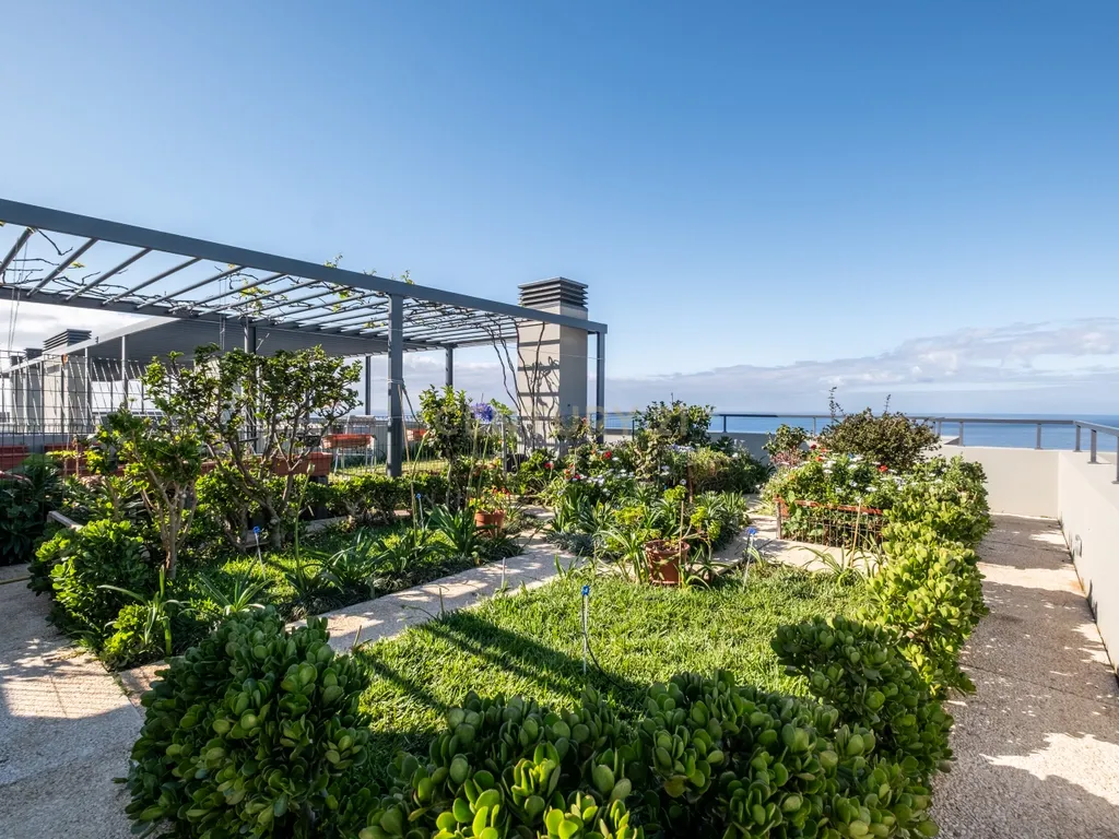 Penthouse com Vista Mar em Funchal, Madeira - Image 7
