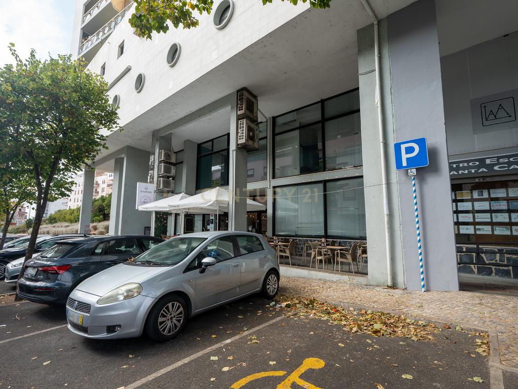 **Fantástica loja de dois pisos em Linda a Velha** - Image 3