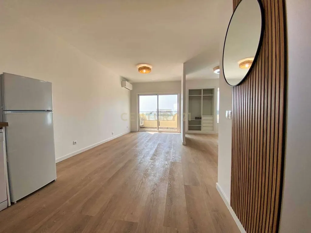 Apartamento T0 Totalmente Renovado - Image 4