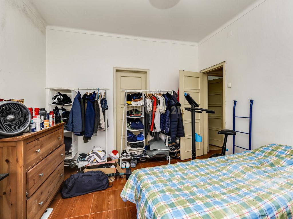 Moradia bifamiliar T4+1 em Pinheiro de Loures, com vistas desafogadas, jardim, pátio, varanda e terraço - Image 39