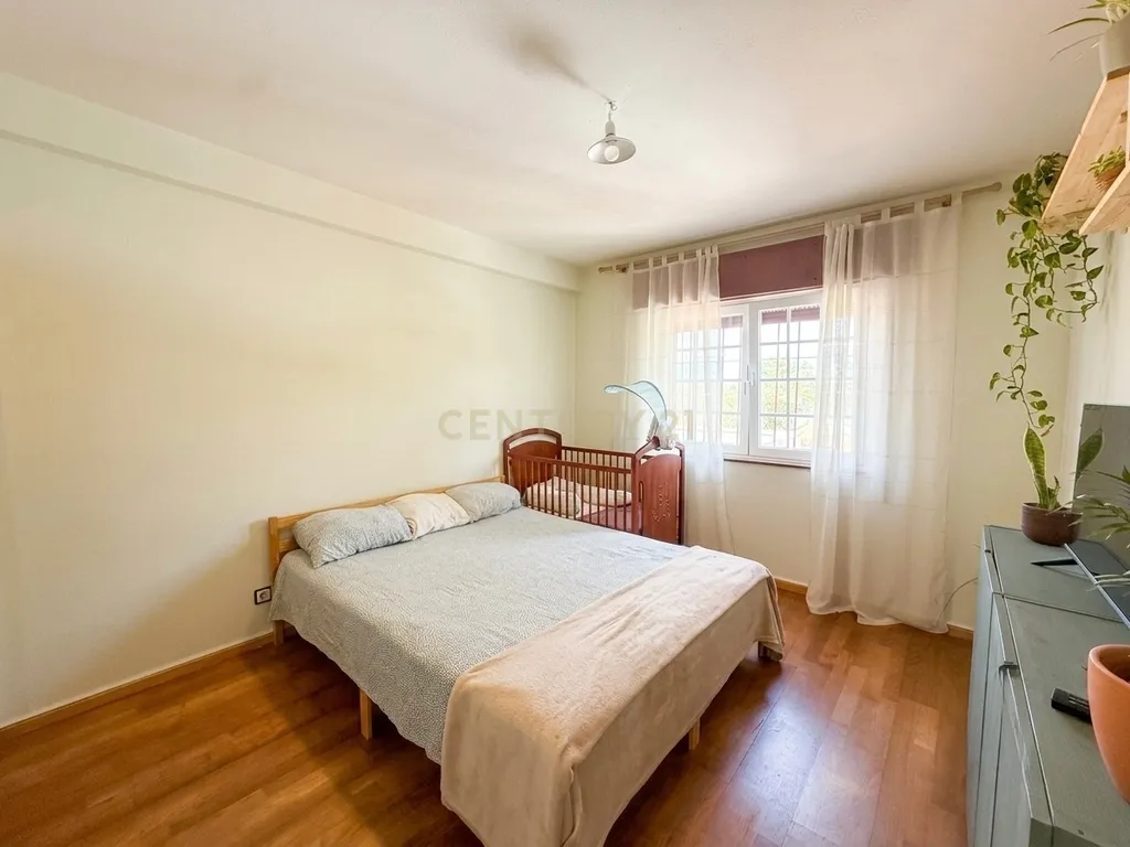 Moradia T4 em Vendas de Azeitão com jardim - Oportunidade - Image 13