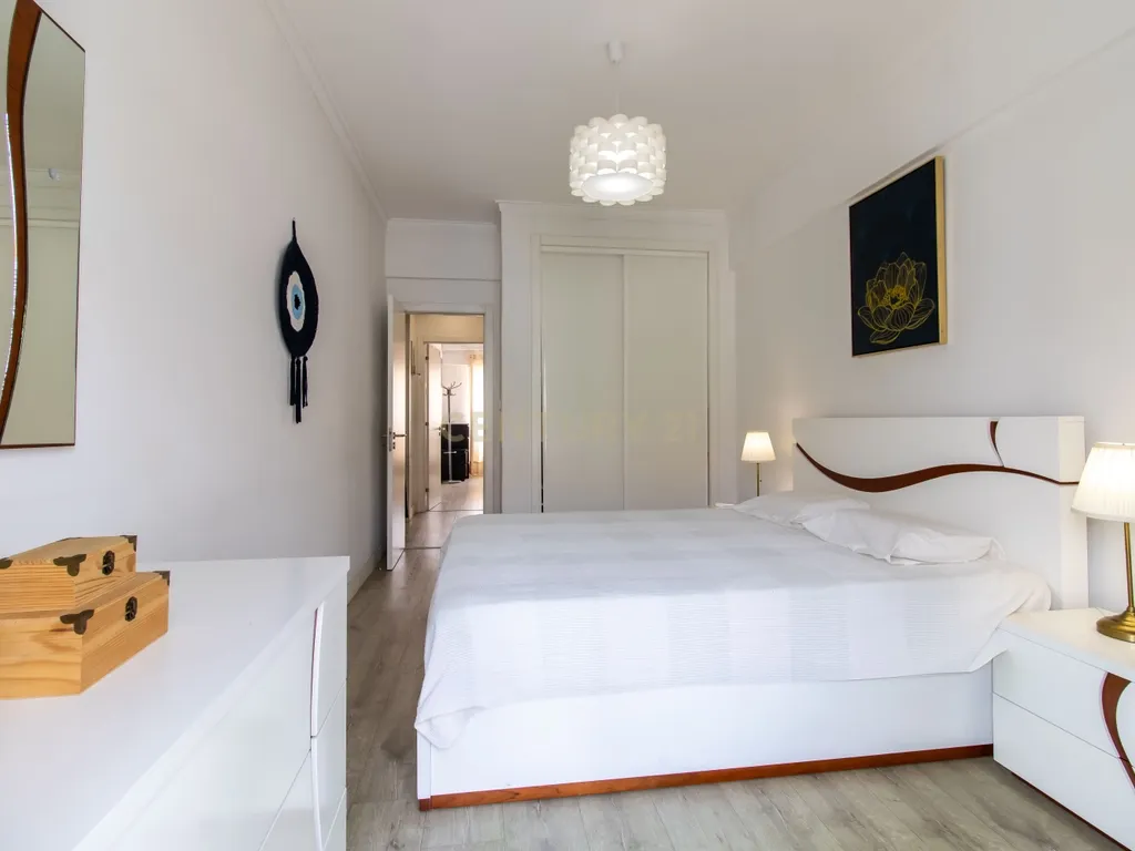 Apartamento T2 , com varanda e arrecadação , perto do metro - Odivelas - Image 8