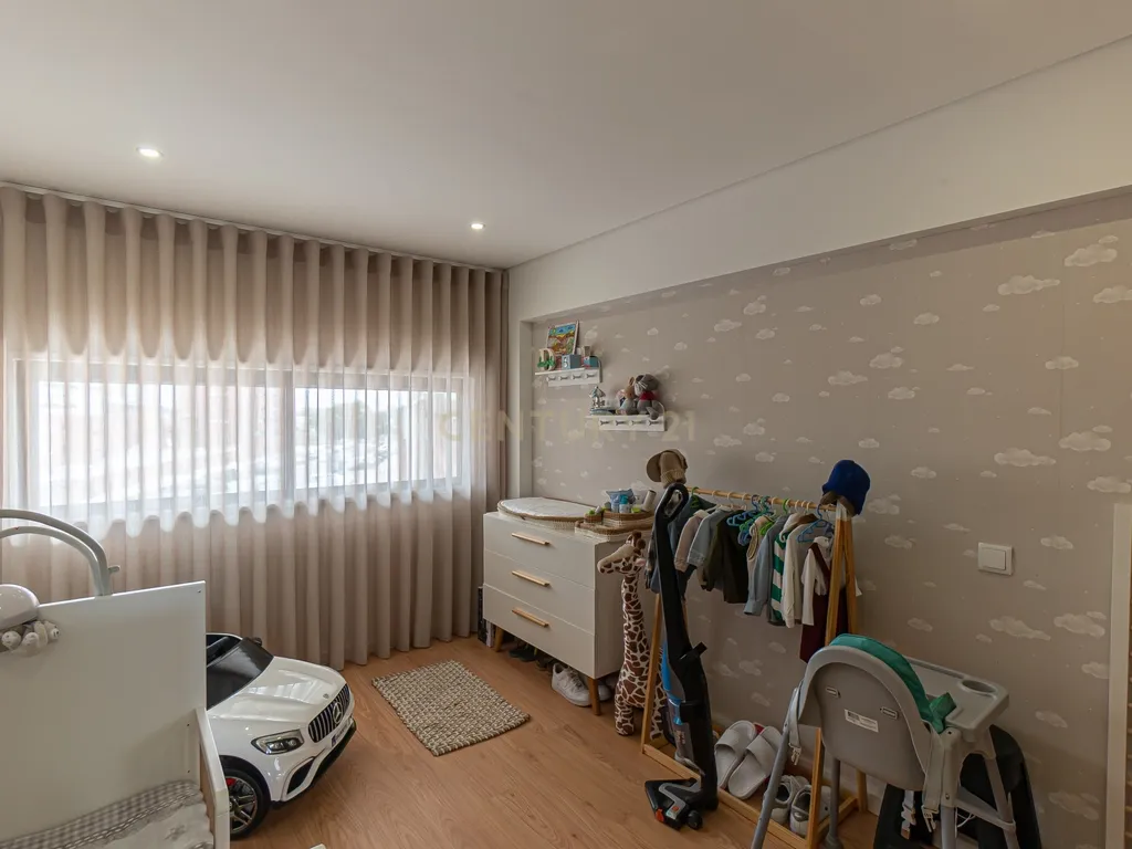 T2 Remodelado e Mobilado em Perafita, Matosinhos com Vista Panorâmica - Image 15