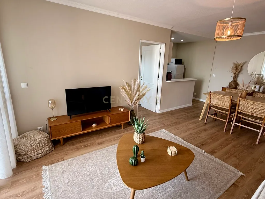 Apartamento T2 renovado em Armação de Pêra a 500 metros da praia. - Image 1