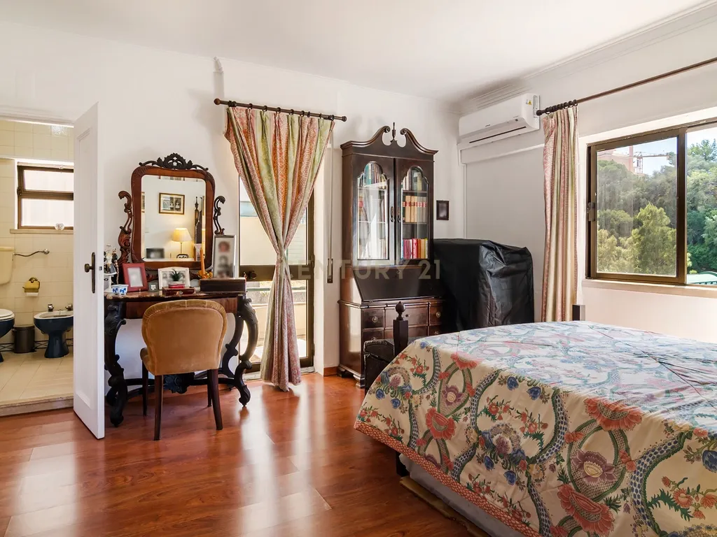 Apartamento T3+1 com varandas e terraço, junto ao Mercado da Vila, Cascais. Em Venda! - Image 11