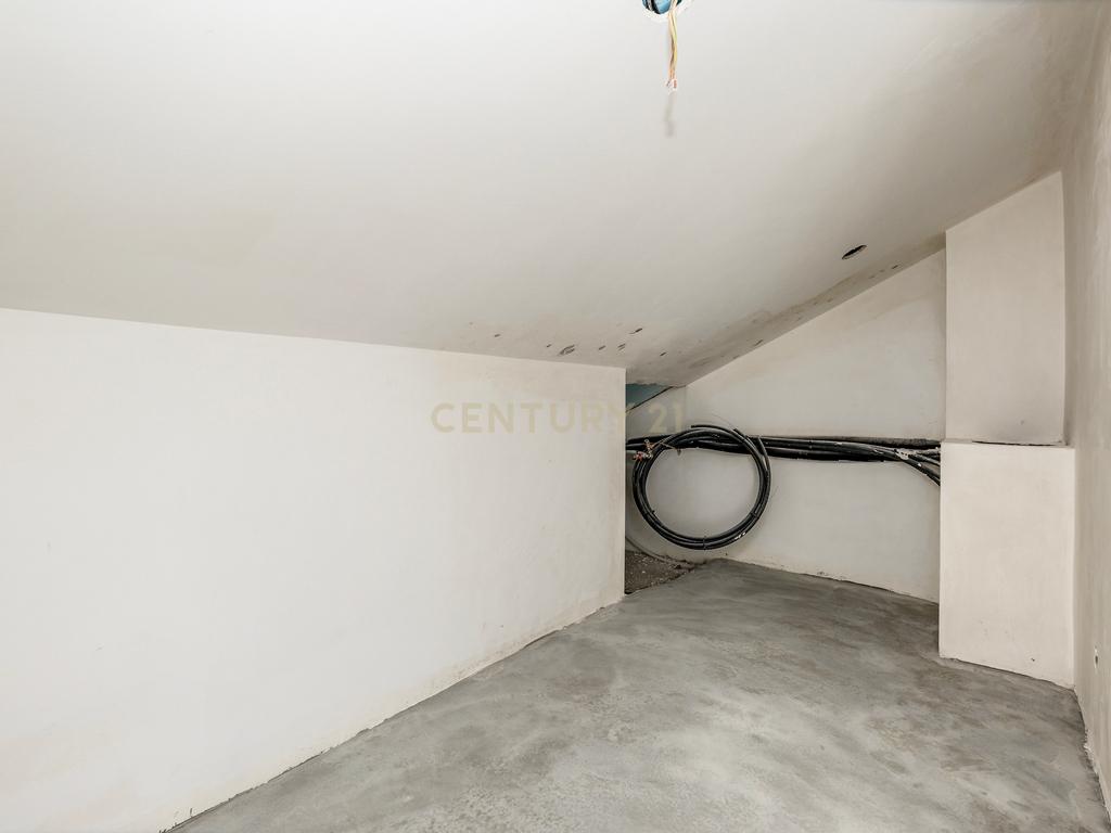 Moradia T4 com piscina em Caneças - Image 48