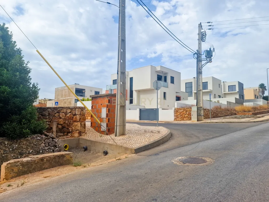 Terreno para construção em Portelas, a apenas 3 km de Lagos - Image 1