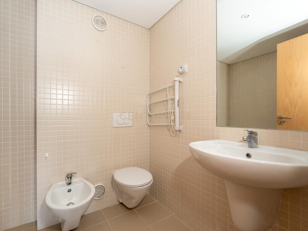 Excelente Apartamento T2 em Braço de Prata - Image 22