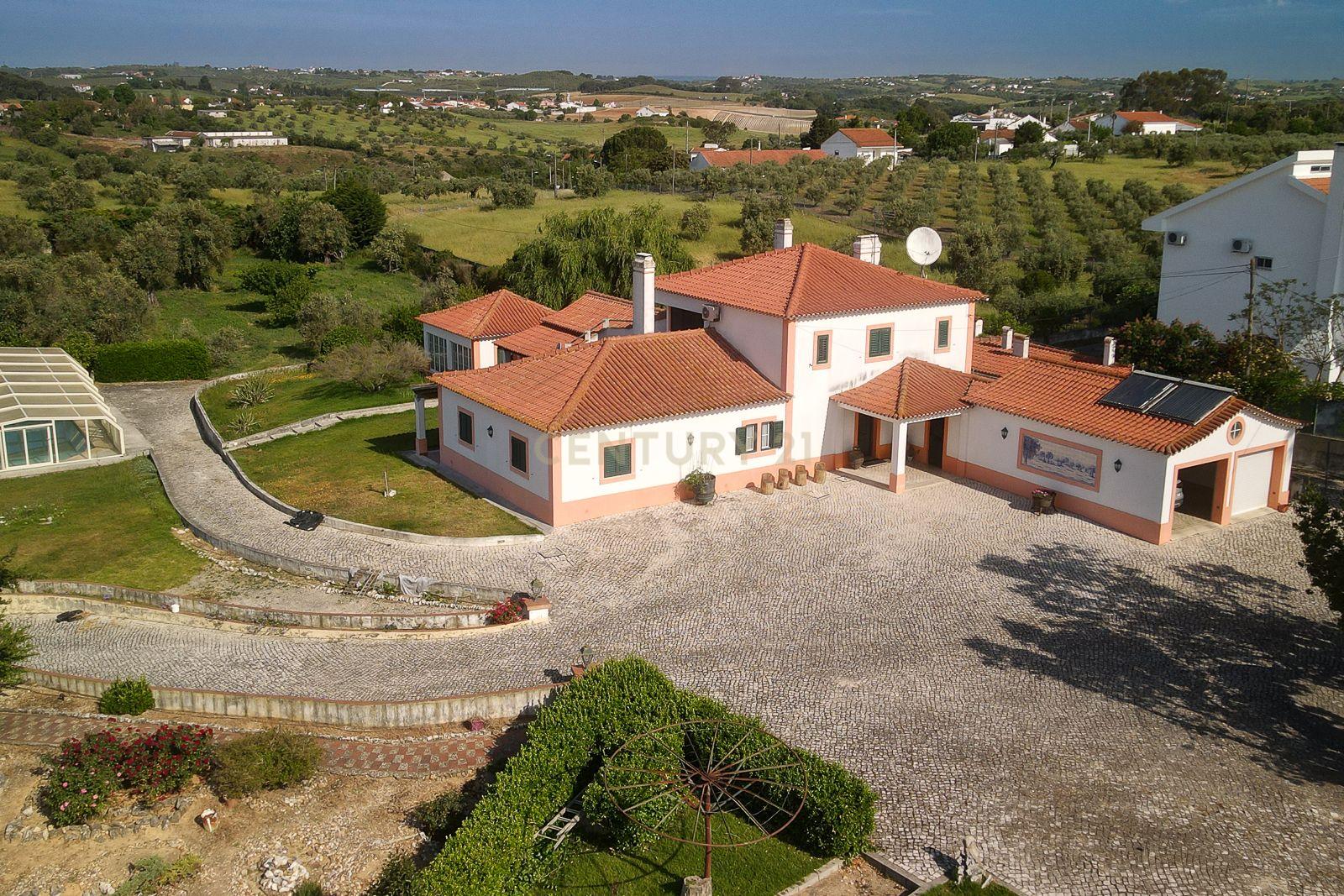 Moradia de sonho com Piscina, 7 Divisões e com Terreno 8461 m²  – Excelente Localização, a 40 minutos de Lisboa ! - Widok 6
