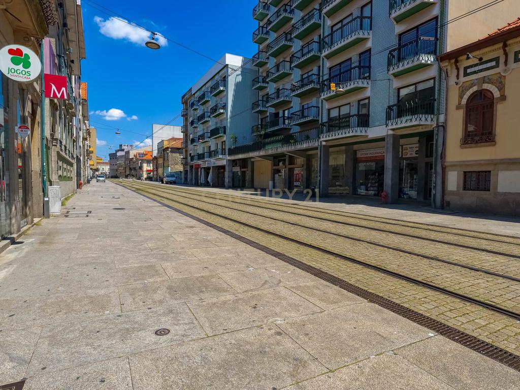 Apartamento T4 com Elevador e Vistas Deslumbrantes em Matosinhos Sul - Image 30