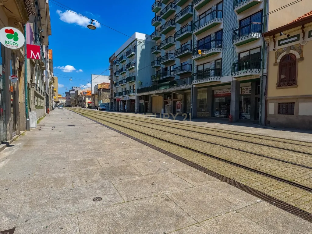 Apartamento T4 com Elevador e Vistas Deslumbrantes em Matosinhos Sul - Image 30