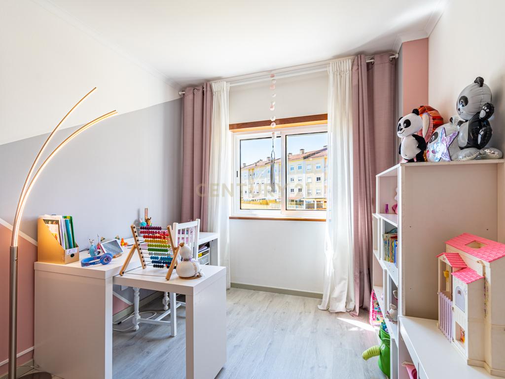 Apartamento T3 em Condomínio Fechado na Horta dos Vimes, Alenquer - Image 11