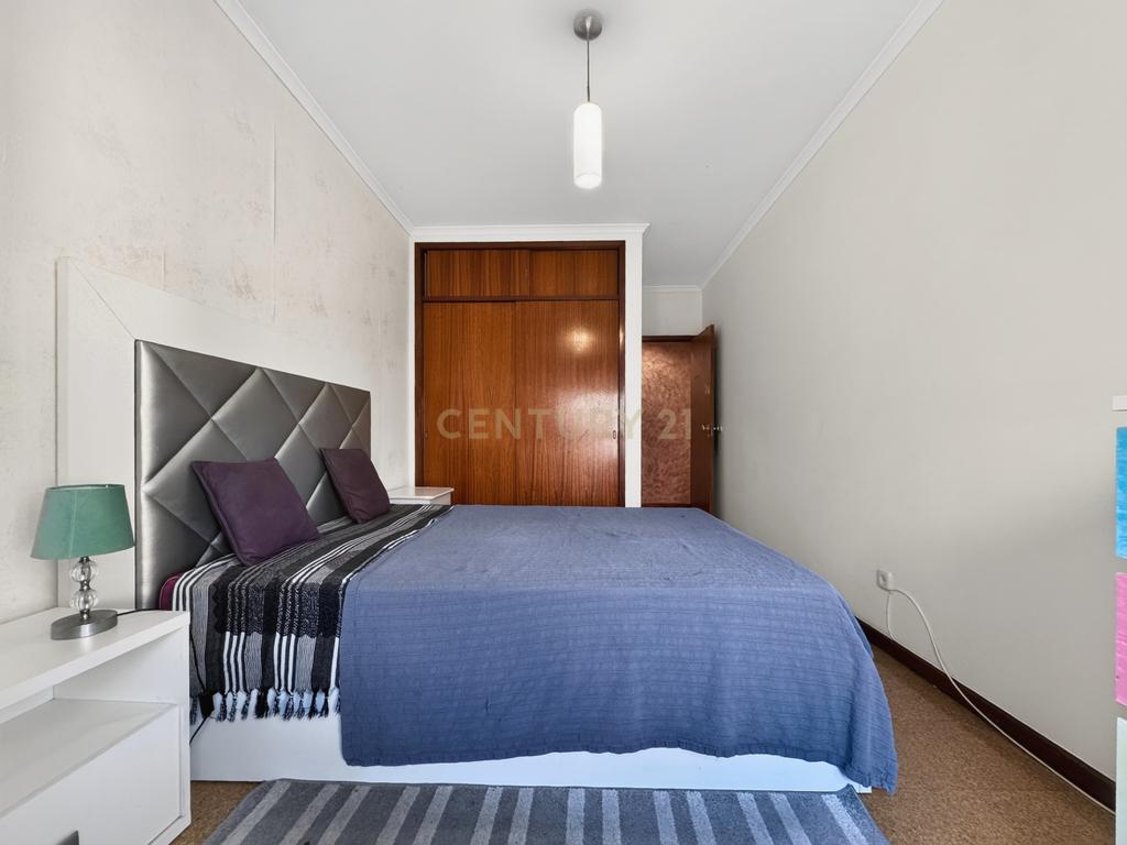 Apartamento T3 Duplex com Vista Desafogada no Monte da Caparica - Image 32
