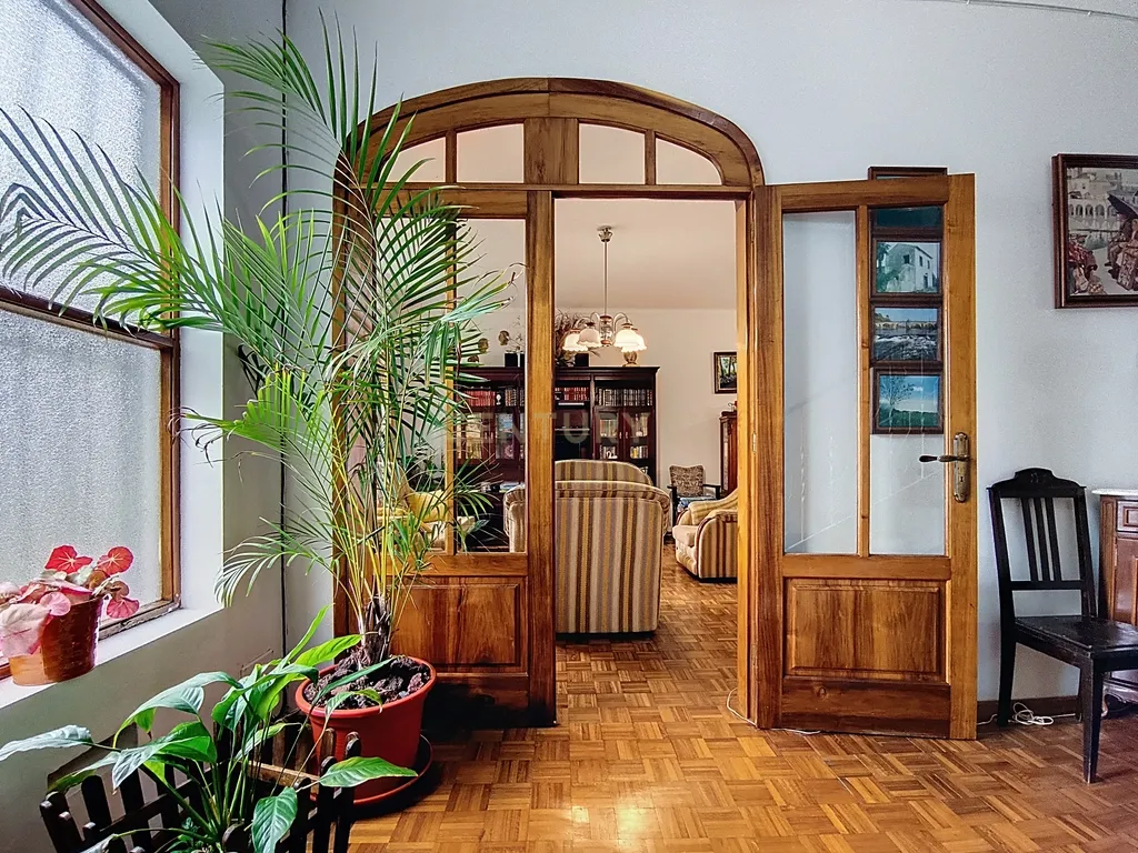 Casa Espetacular em Ponta Delgada com Jardim e Garagem - Image 21