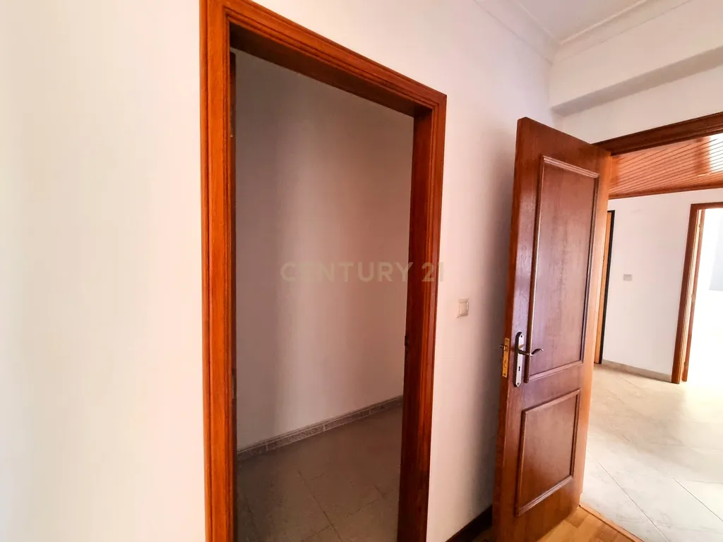 Apartamento T2 com Vista Panorâmica e garagem - Image 18