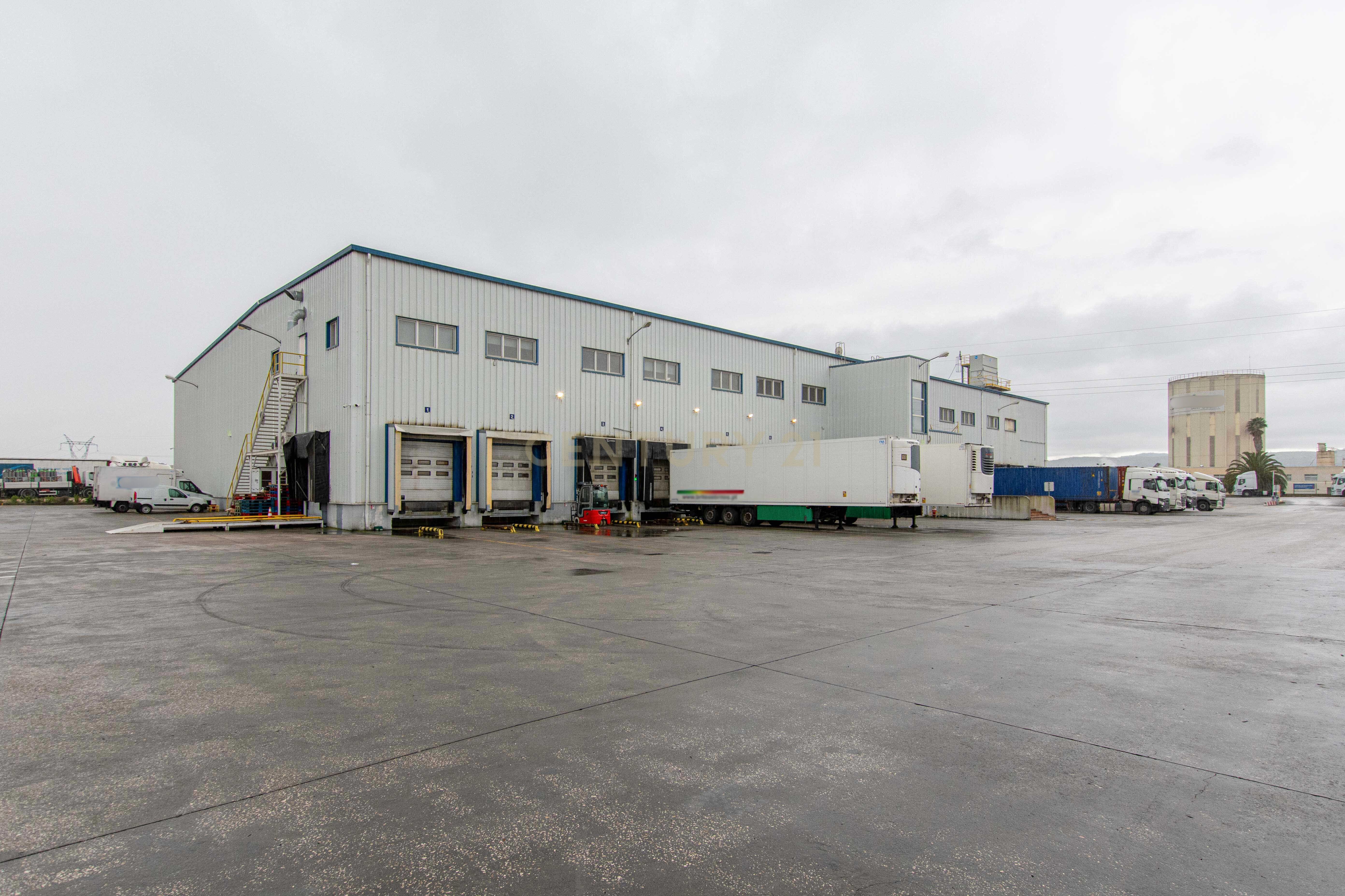 Armazém Industrial no Carregado - Image 1