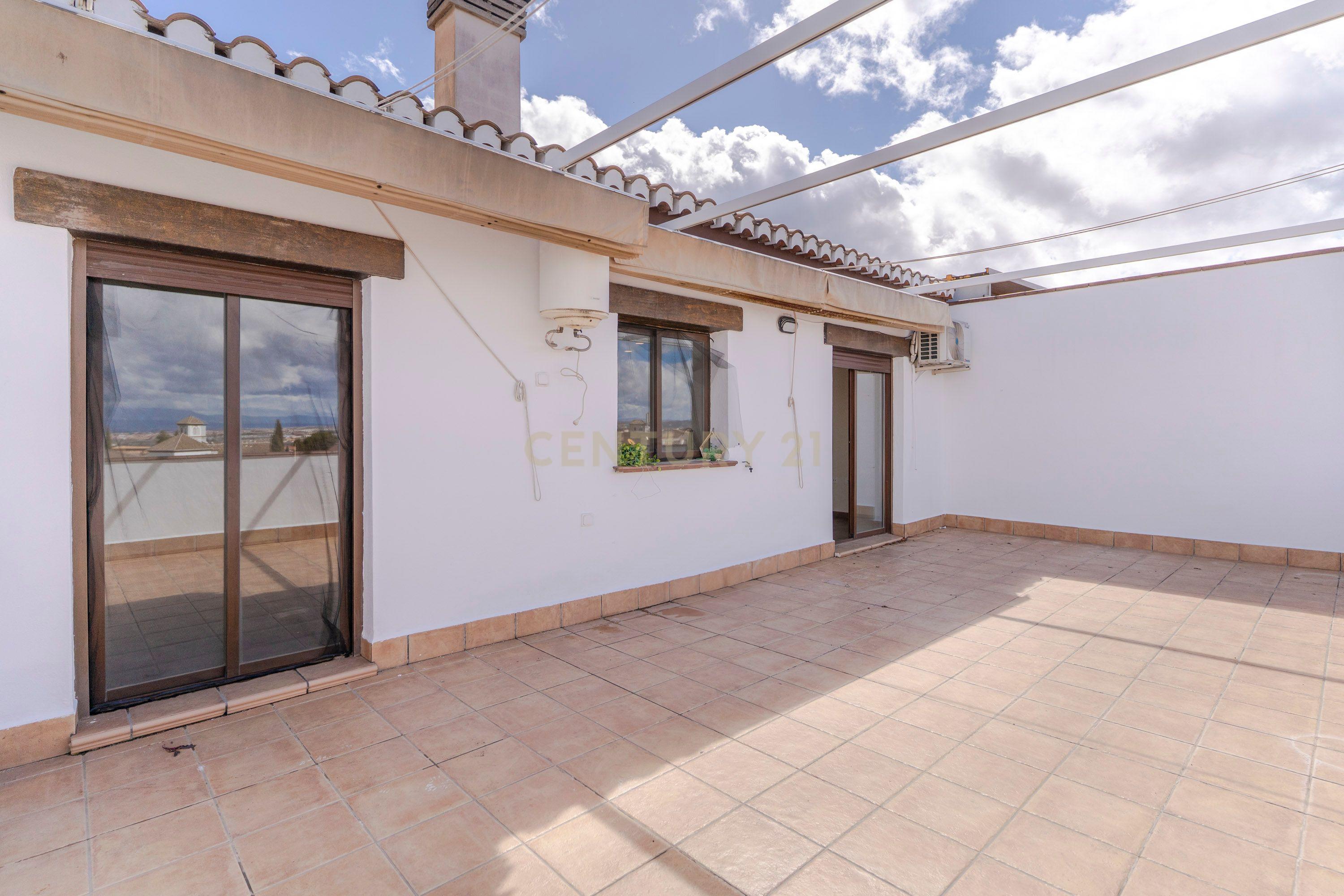 Apartamento T2 Moderno com Terraço e Vista em Granada - Image 4